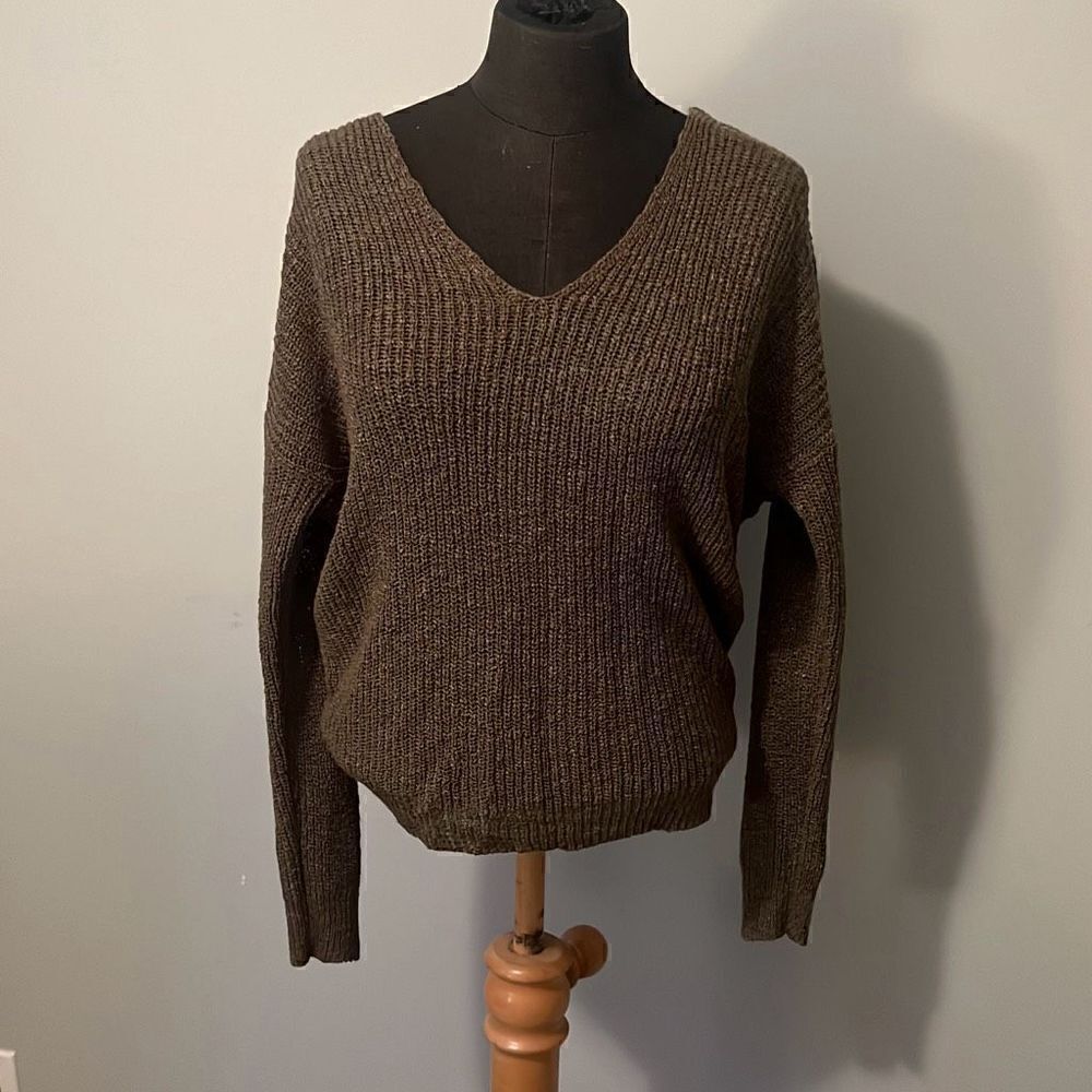 Moon & Madison Womens Knit V-Neck Back Twist Pullover Sweater